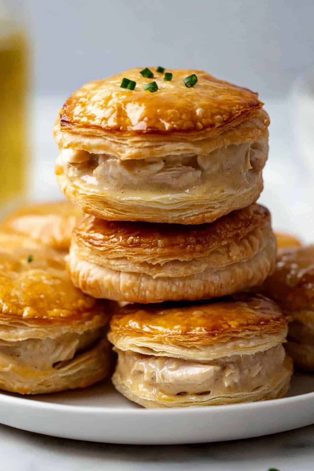 Creamy Mini Chicken Pies with Puff Pastry – A Perfect Comfort Food
