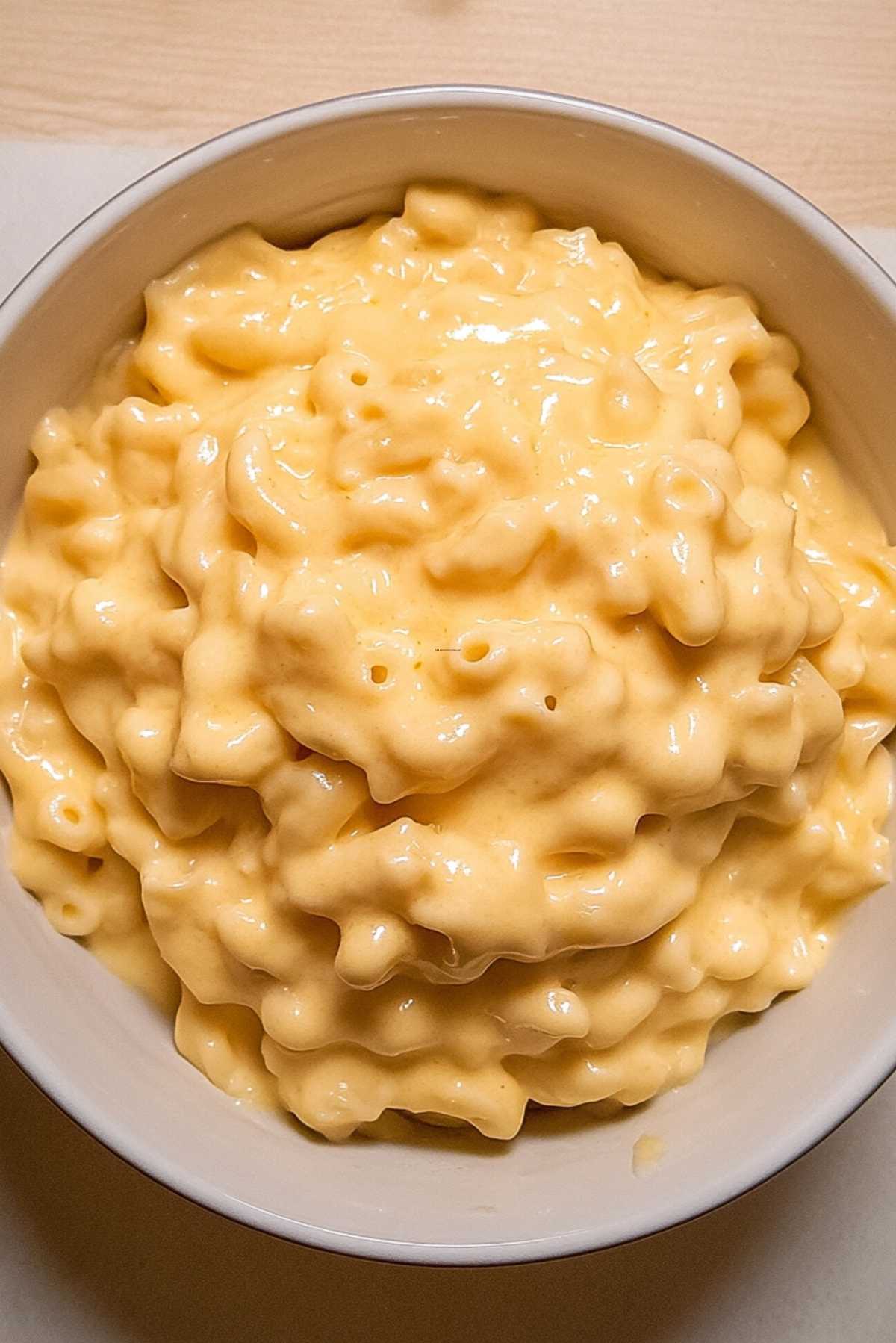 Creamy Slow Cooker Macaroni and Cheese