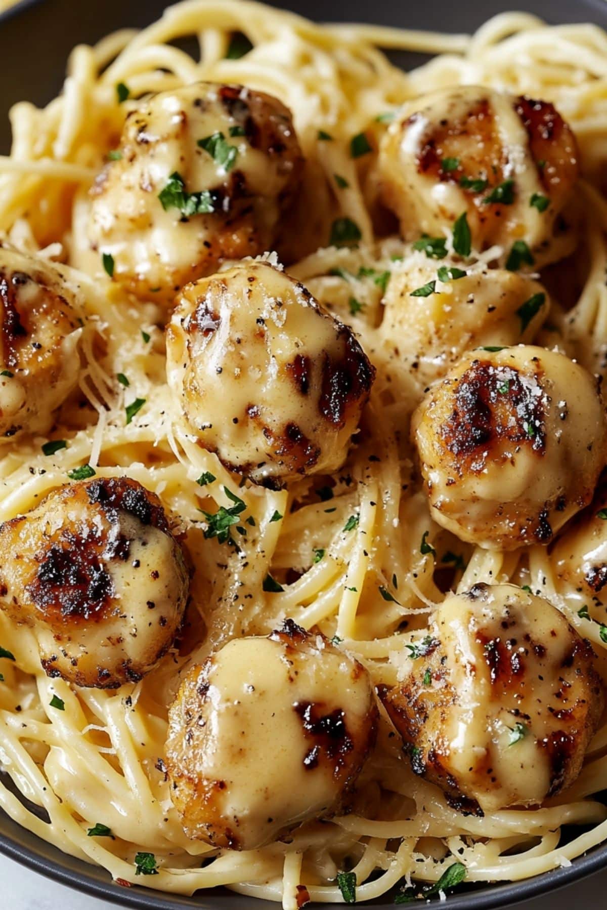 Garlic Butter Chicken with Parmesan Pasta – A Cozy, Flavor-Packed Dinner